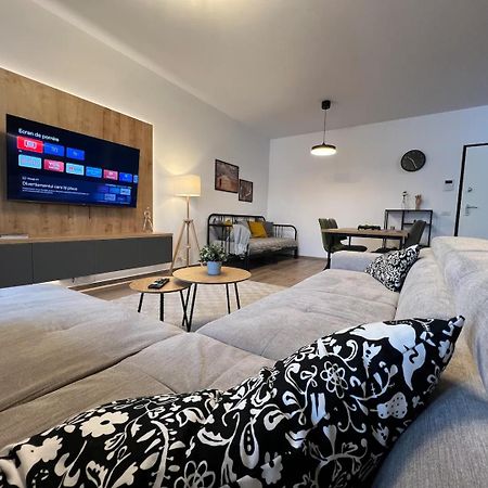 High-Rise Luxury Apartment With Free Parking Букурещ Екстериор снимка