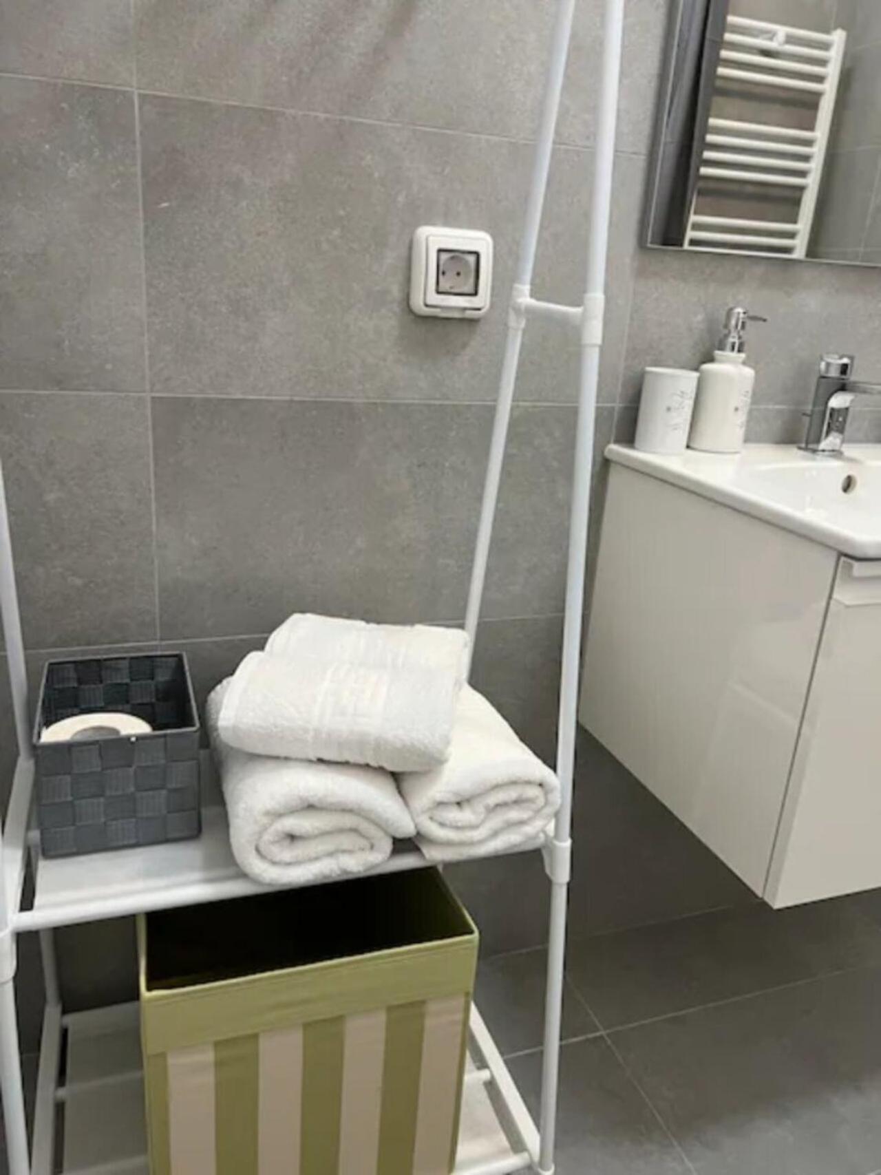High-Rise Luxury Apartment With Free Parking Букурещ Екстериор снимка